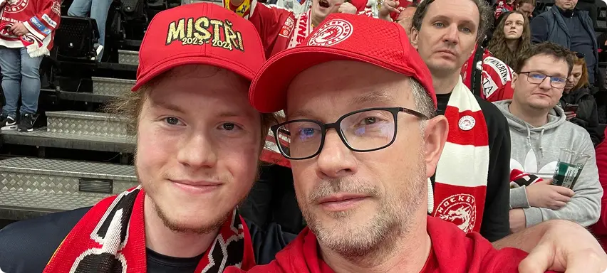 Tomáš Kasal zažívá silný fanouškovský moment na cestách s Oceláři